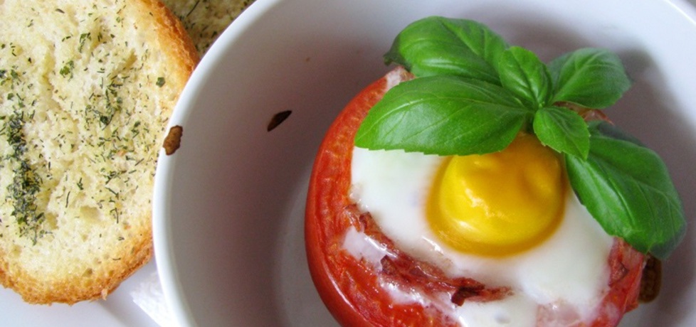 Jajko zapiekane w pomidorze z grzankami (autor: panimisiowa ...