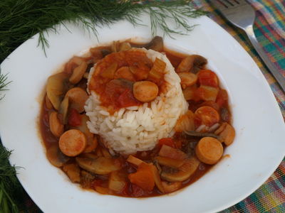 Potrawka warzywna z parówkami i ryżem
