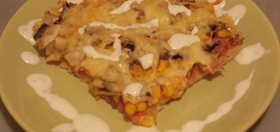Pizza z szynką, pieczarkami, kukurydzą i serem (autor: aneta8185 ...