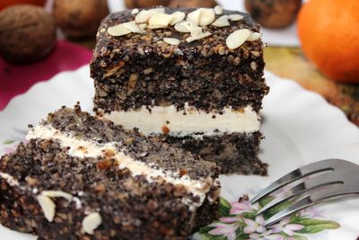 Ciasto makowe z czekoladą, migdałami i kremem mascarpone (tort ...