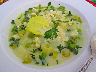 Lekka zupa z sałatą rzymską
