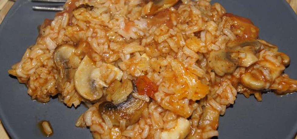 Ryż z pieczarkami, cebulką, papryką i keczupem (autor: kikiriki ...