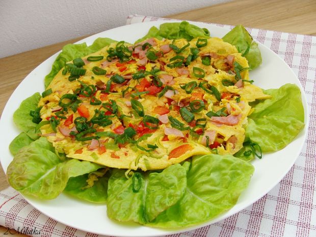 Przepis  omlet pełnoziarnisty z papryką i porem przepis