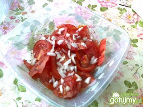 Przepis  sałatka z pomidorów do obiadu przepis