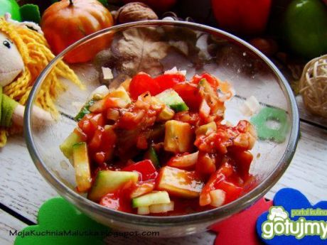 Przepis  sałatka z śledziem w pomidorach przepis