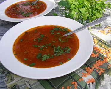 Zupa z czerwoną soczewicą i pomidorami