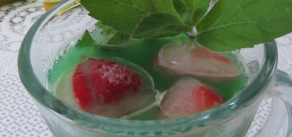 Lekki drink zielona truskawka (autor: koral)