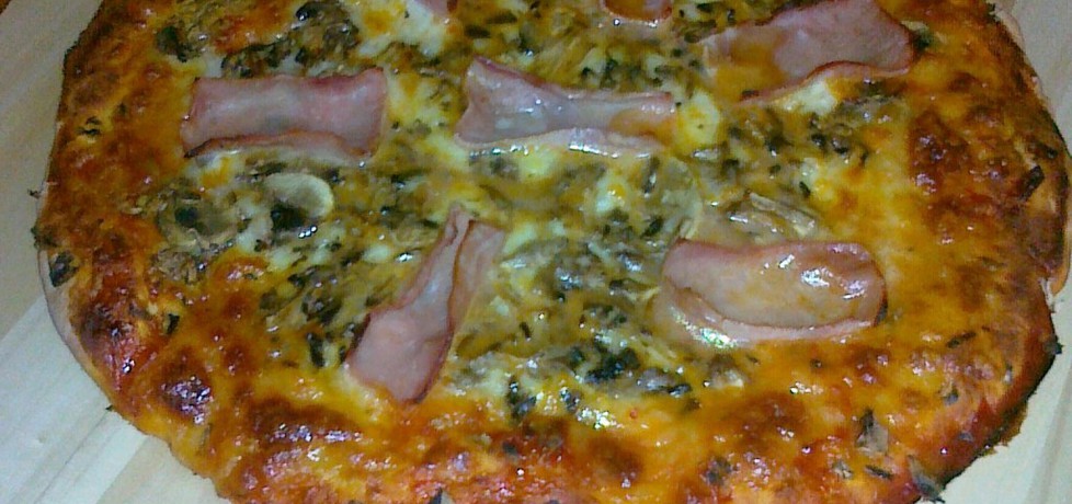 Pizza z mozzarellą i pieczarkami (autor: konczi)