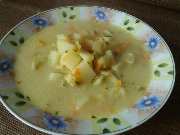 Przepis  zupa ogórkowa z ziemniakami i serkiem przepis