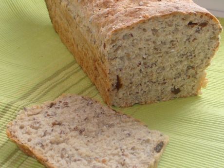 Przepis  chleb z suszoną śliwką i ziarnami przepis