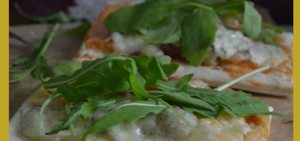 Pizza z serem pleśniowym,rukolą i prosciutto (autor: wyattearp ...