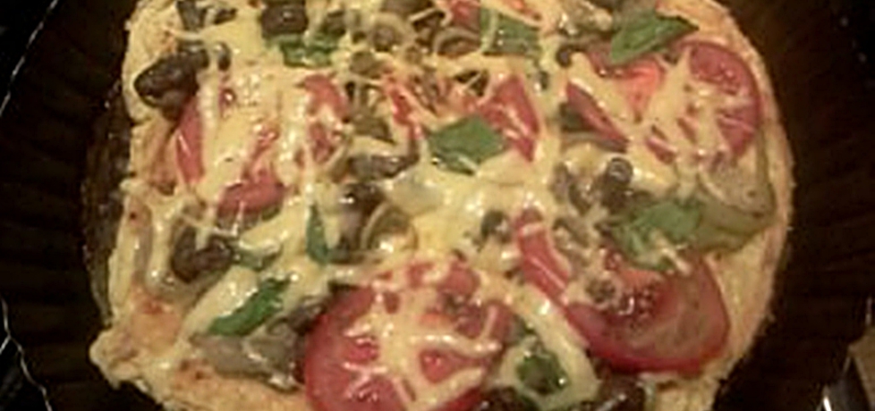 Pan pizza z patelni z opieńkami (autor: smacznab)