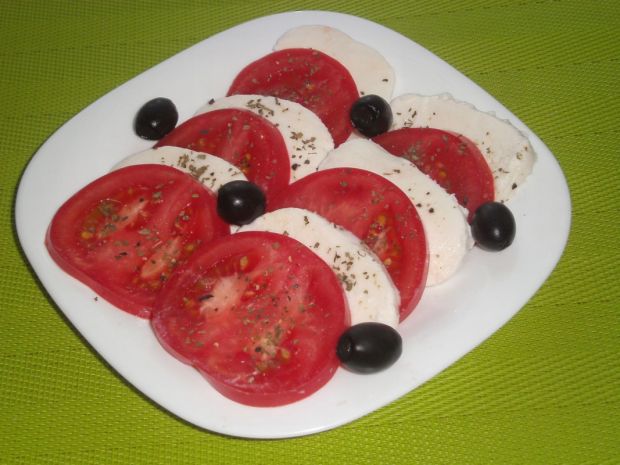 Przepis  caprese z pomidorami malinowymi przepis