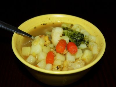 Zupa warzywna z grochem łuskanym