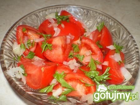Przepis  surówka z pomidorów, cebuli i natki przepis