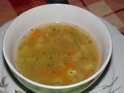 Zupa jarzynowa z zielonym groszkiem