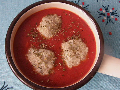 Pulpety z kapustą w sosie pomidorowym