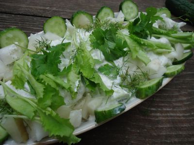 Zielona sałatka z białą rzodkwią