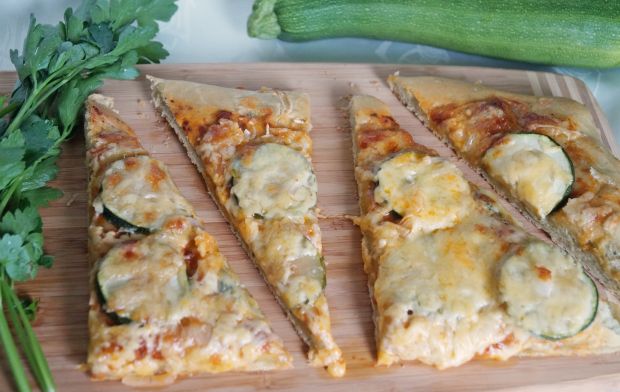 Przepis  zielona pizza z cukinią przepis