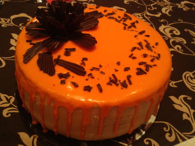 Tort z pomarańczowym drip cake