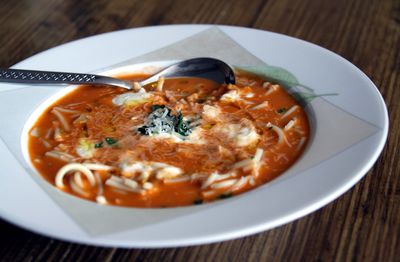 Rozgrzewająca zupa pomidorowo