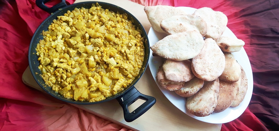 Curry z kurczaka z chlebkami naan (autor: joanna