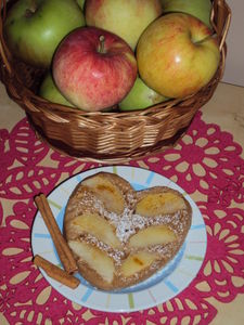 Cynamonowe pancakes z jabłkami