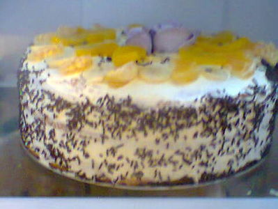 Tort urodzinowy brzoskwiniowy