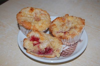 Muffinki malinowe z kruszonką i lukrem