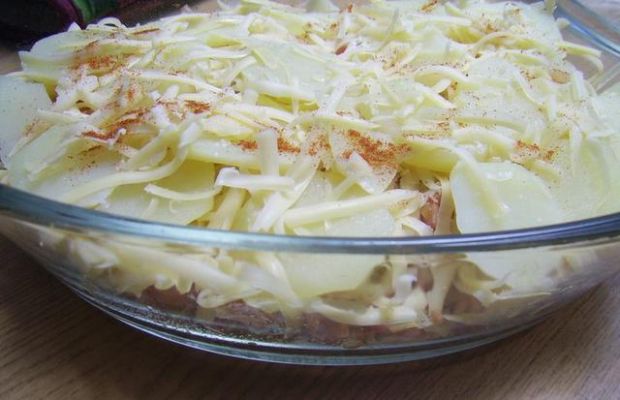 Przepis kulinarny: zapiekanka z ziemniaków i kiełbasy. gotujmy.pl