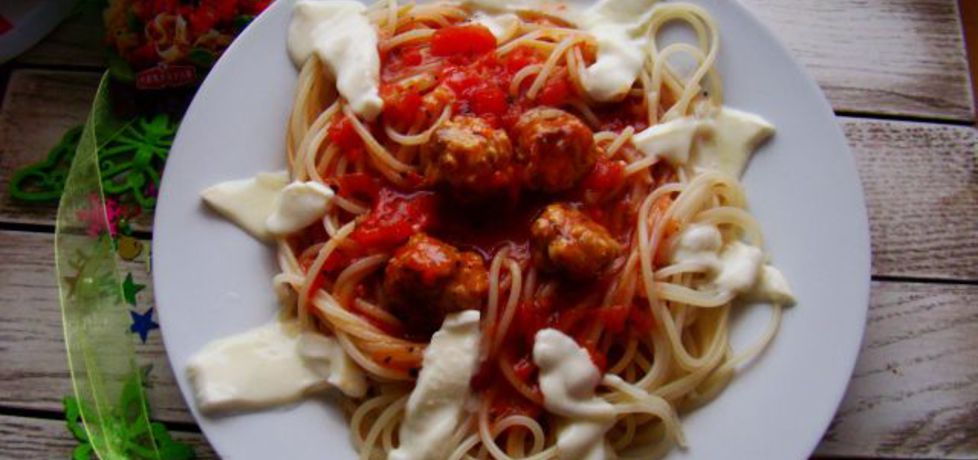 Spaghetti z klopsikami i mozzarellą (autor: iwa643)