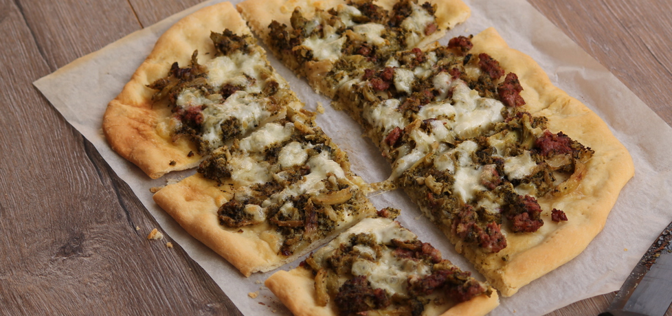 Pizza z brokułami i białą kiełbasą (autor: iwonadd)