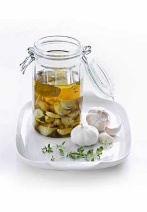 Czosnek w oliwie  prosty przepis i składniki