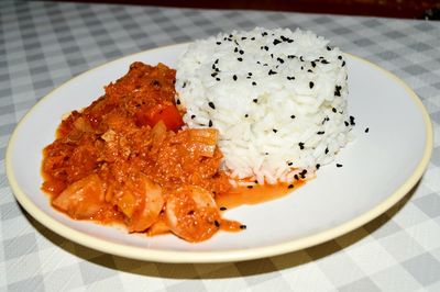 Ryż z czarnuszką i sosem marchewkowo