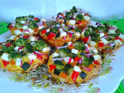 Mini tarty z warzywami i serem feta