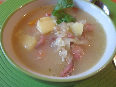 Wiosenna zupa z młodej kapusty