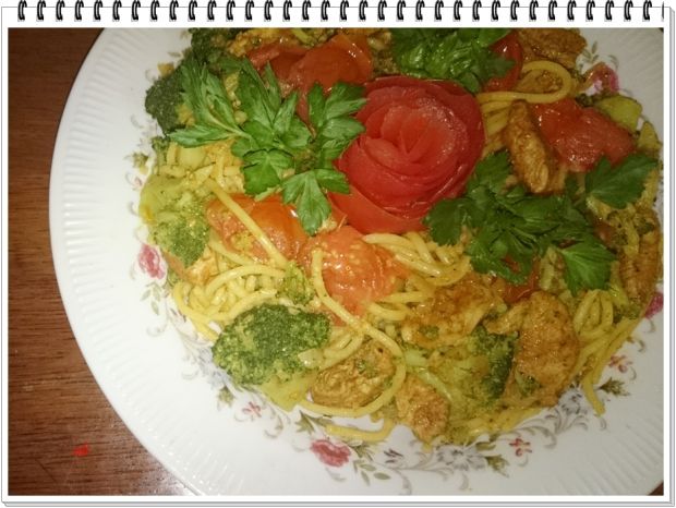 Przepis  spagetti eli z kurczakiem i pomidorkami przepis