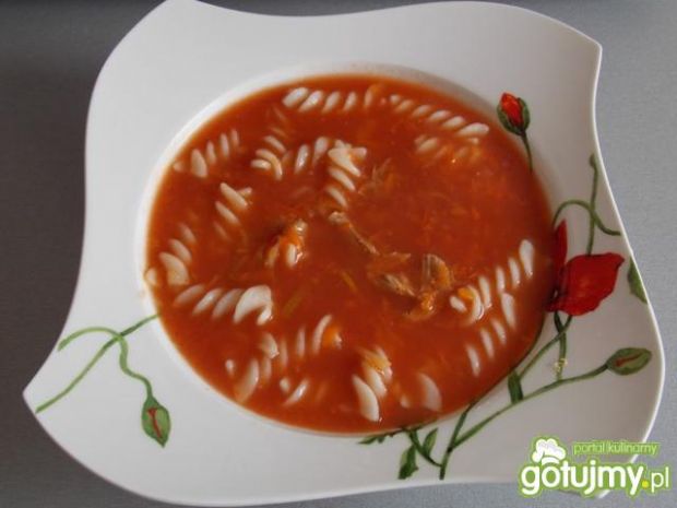 Domowa pomidorowa ze świderkami przepis