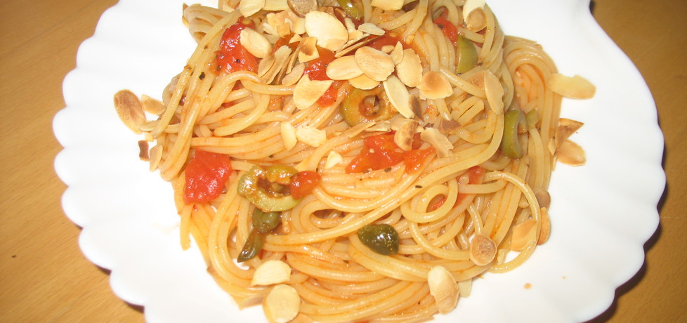 Spaghetti z pomidorami, oliwkami i kaparami (autor: pani