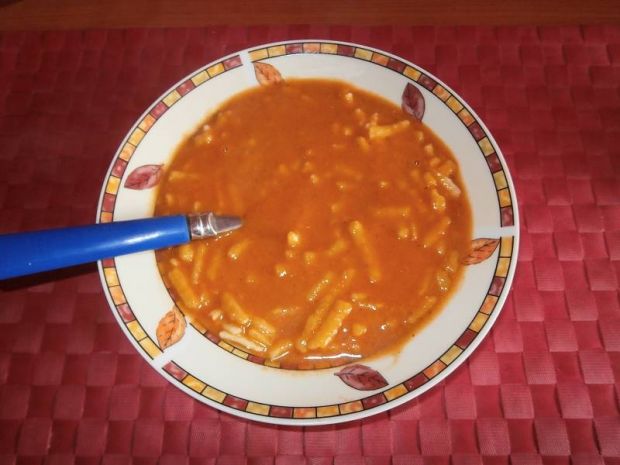 Zupa pomidorowa z makaronem  porady kulinarne