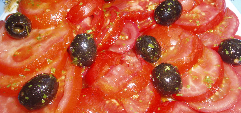 Pomidory z oliwkami z sosem paprykowo