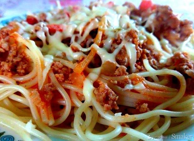 Spaghetti z papryką i mięsem mielonym