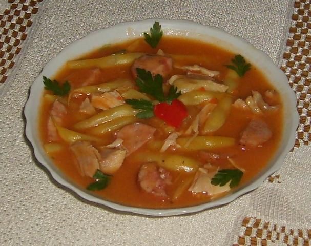 Fasolka w sosie pomidorowym  przepis kulinarny