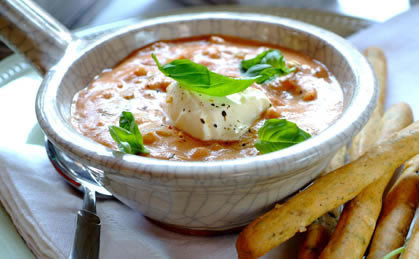 Zupa pomidorowa z pęczakiem i bazylią