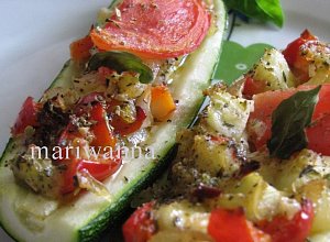 Cukiniowe łódeczki z warzywami