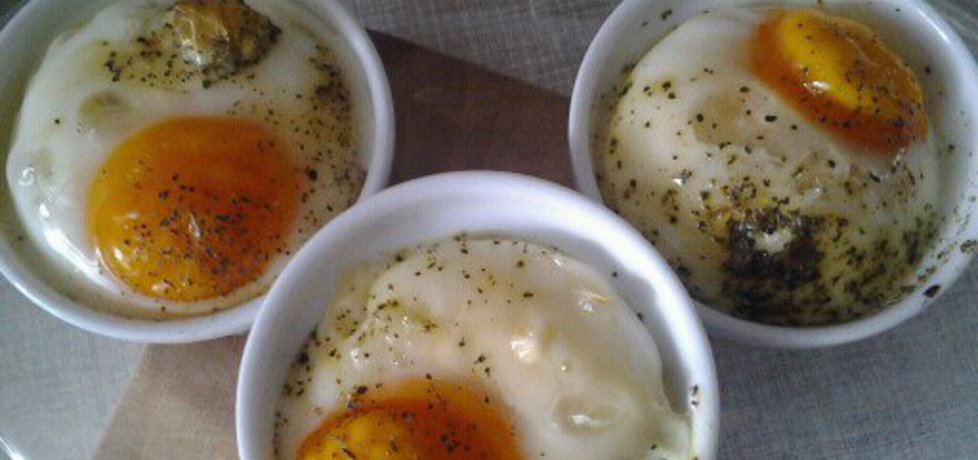 Jajka w kokilkach z dodatkami. (autor: suzana)