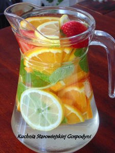 Woda o owocowym smaku
