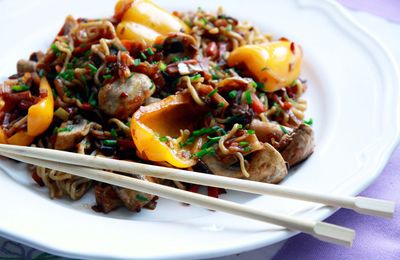 Orientalny makaron z warzywami