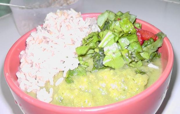 Przepis  gęsty krem brokułowy z ryżem i sałatką przepis