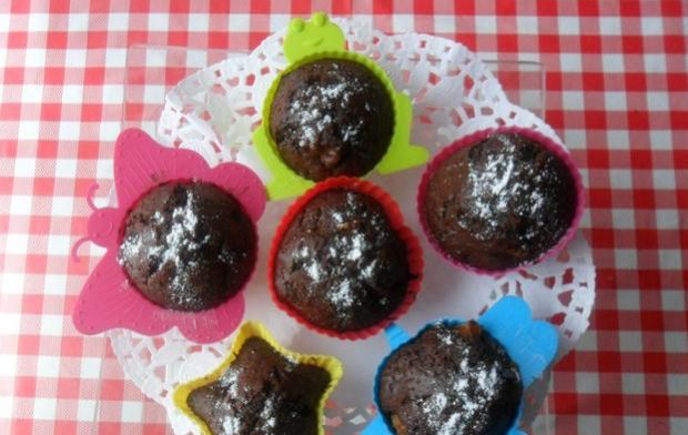 Przepis  kakaowe muffinki z brzoskwiniami przepis